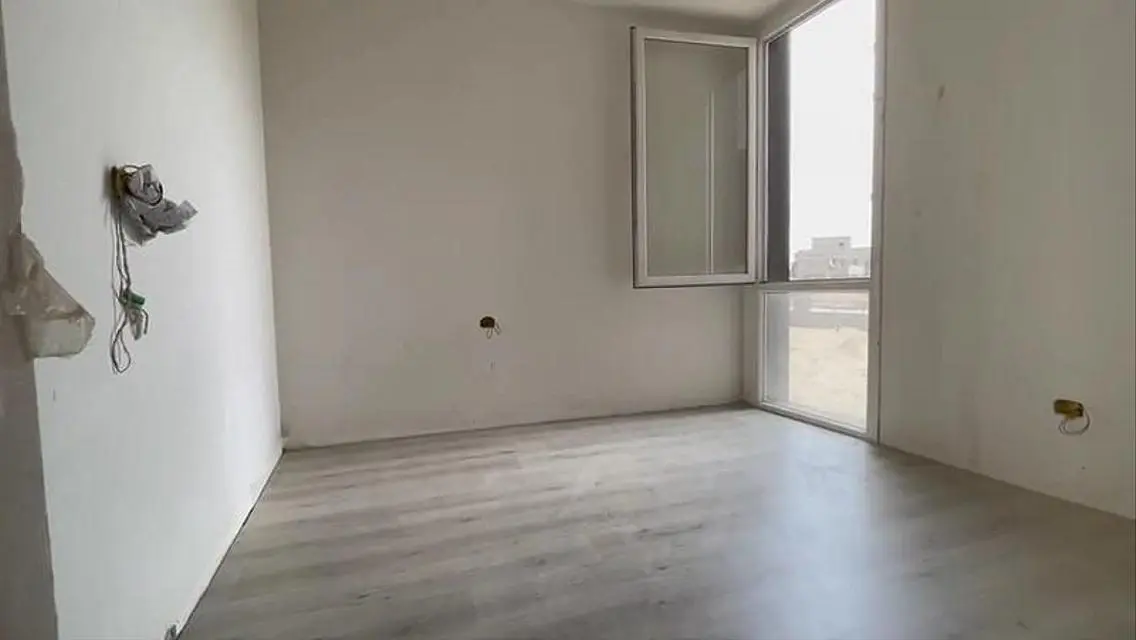 Luxury Three-Bedroom Apartment with Stunning Landmark View