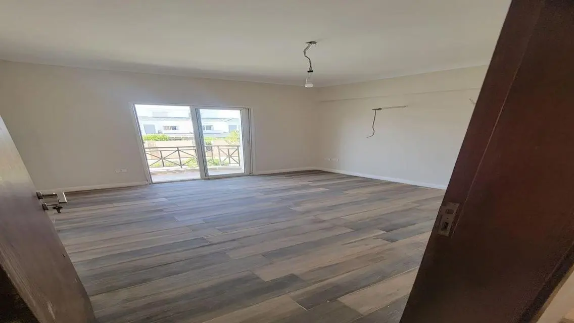 Fully finished townhouse for resale ,ready to move