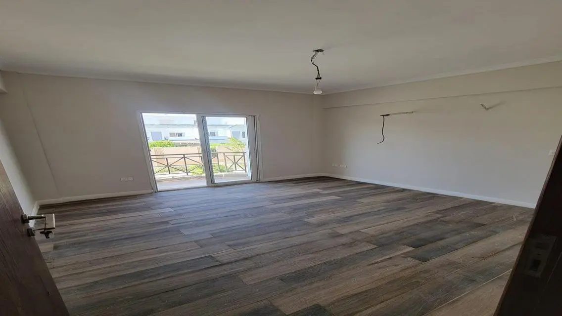 Fully finished townhouse for resale ,ready to move