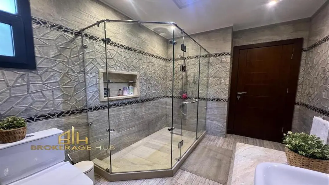 دوبلكس للايجار لوكيشن مميز ايستاون ,