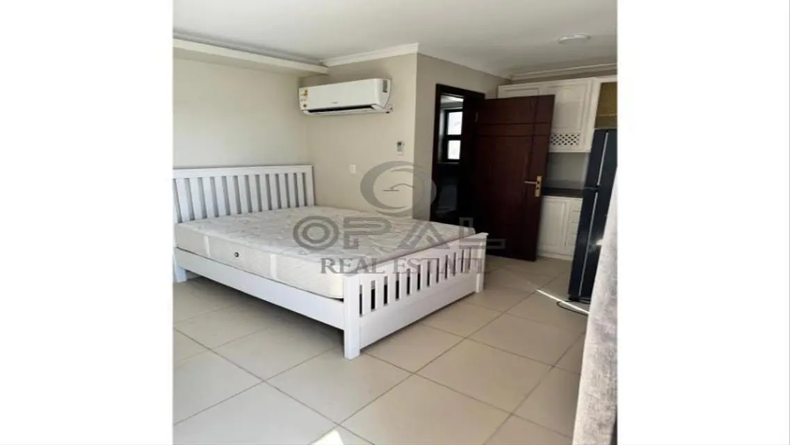 Furnished studio for rent in Westown Beverly Hills