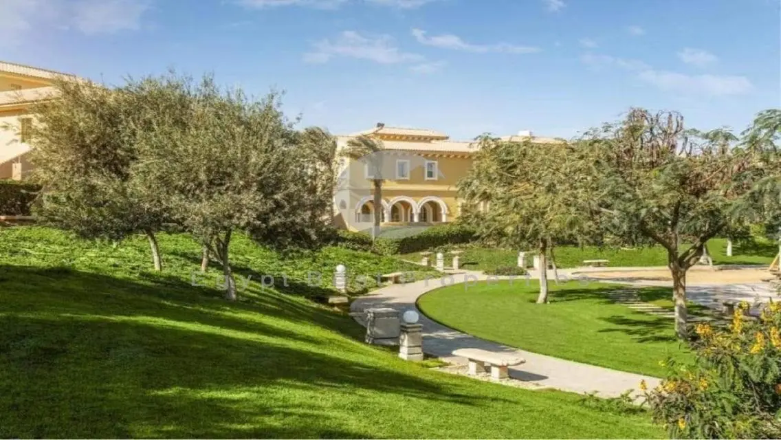 Lowest Price Villa in Hyde Park on Central Park