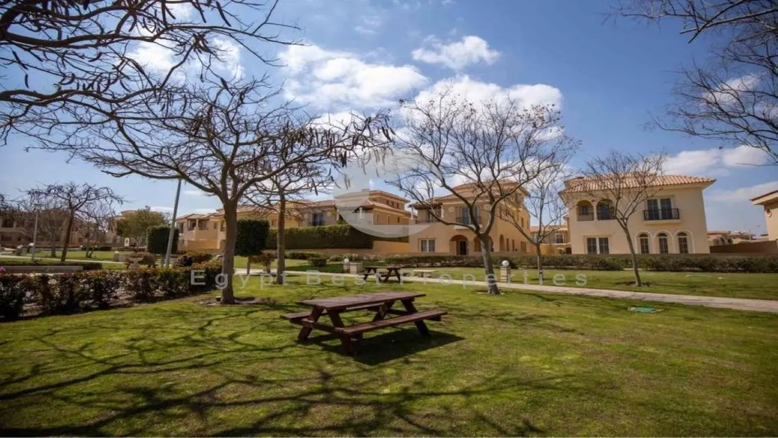 Lowest Price Villa in Hyde Park on Central Park
