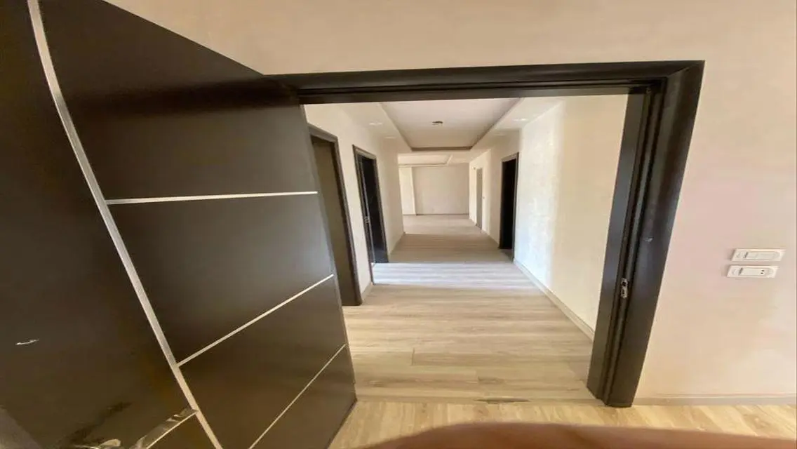 شقه مميزه للبيع في مدينتي تشطيبات خاصه ومميزه B11