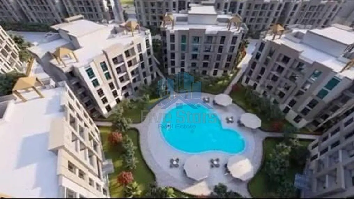 شقه للبيع في قلب حدايق اكتوبر كمبوند Address home