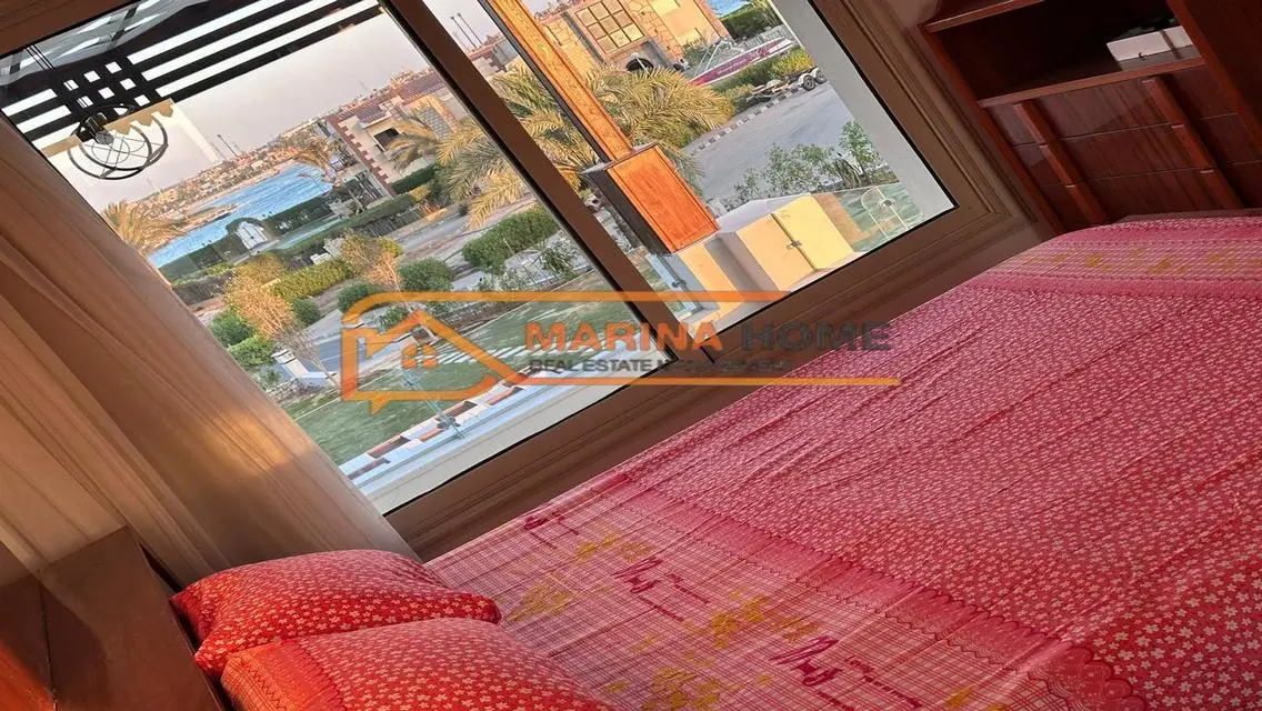 ڤيلا للبيع  مارينا ٥ اول صف بحيرة رملية حمام سباحة