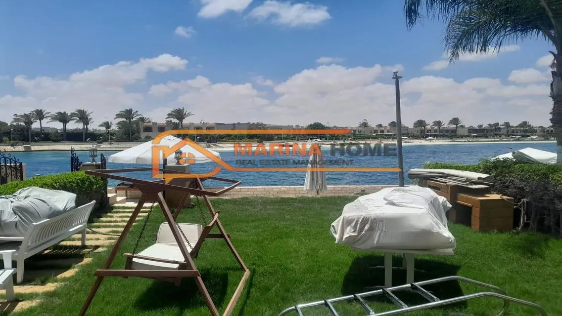 فيلا للبيع  مارينا 5 اول صف بحيره صخريه بالفرش