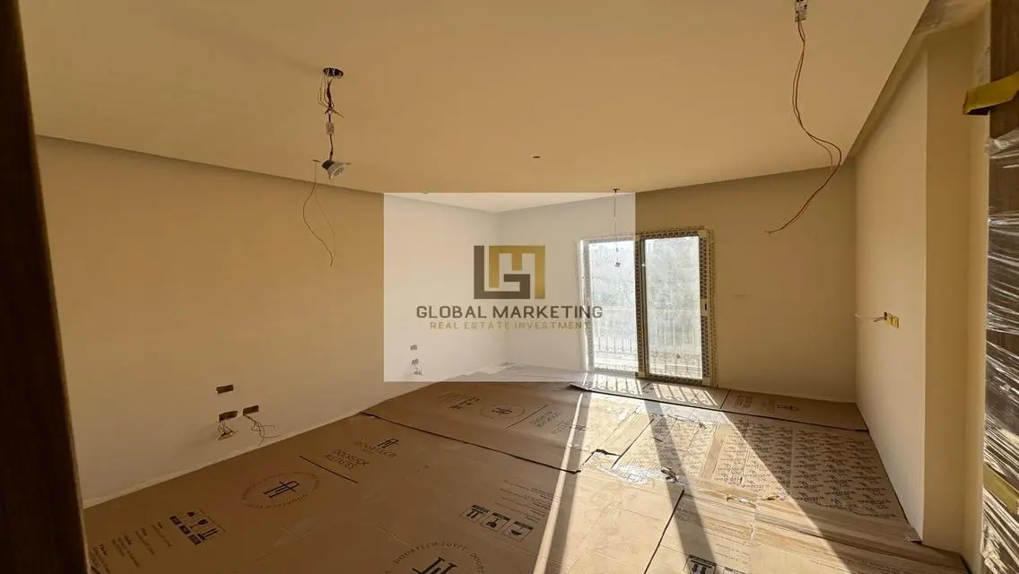 Luxury Apartment with Private Garden and Lake View
