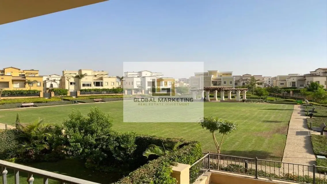 Luxury Apartment with Private Garden and Lake View