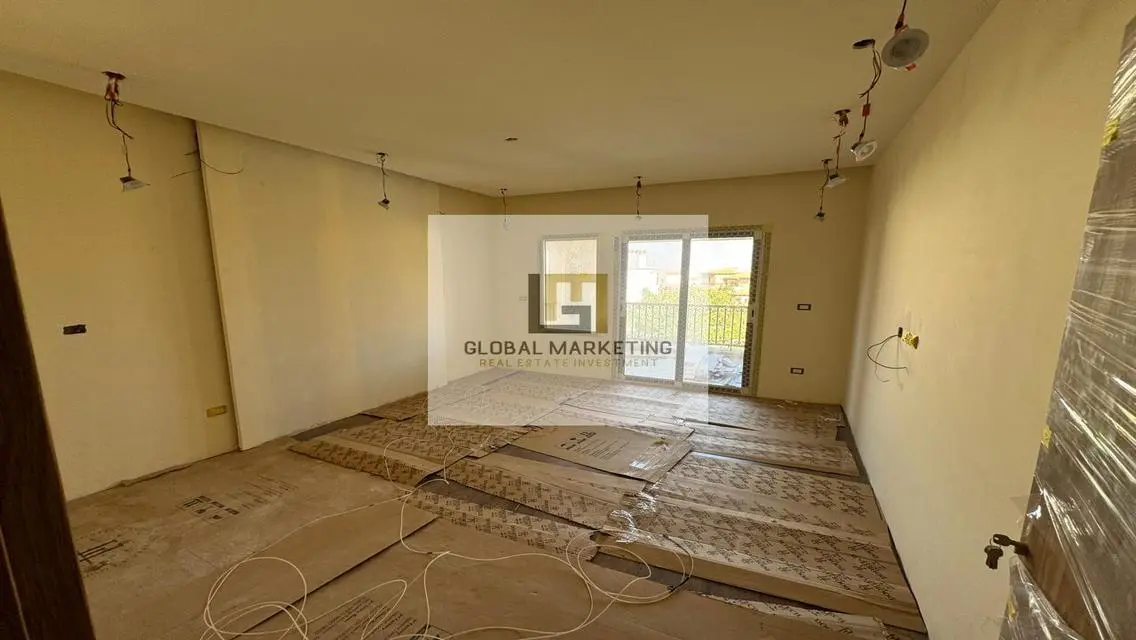 Luxury Apartment with Private Garden and Lake View