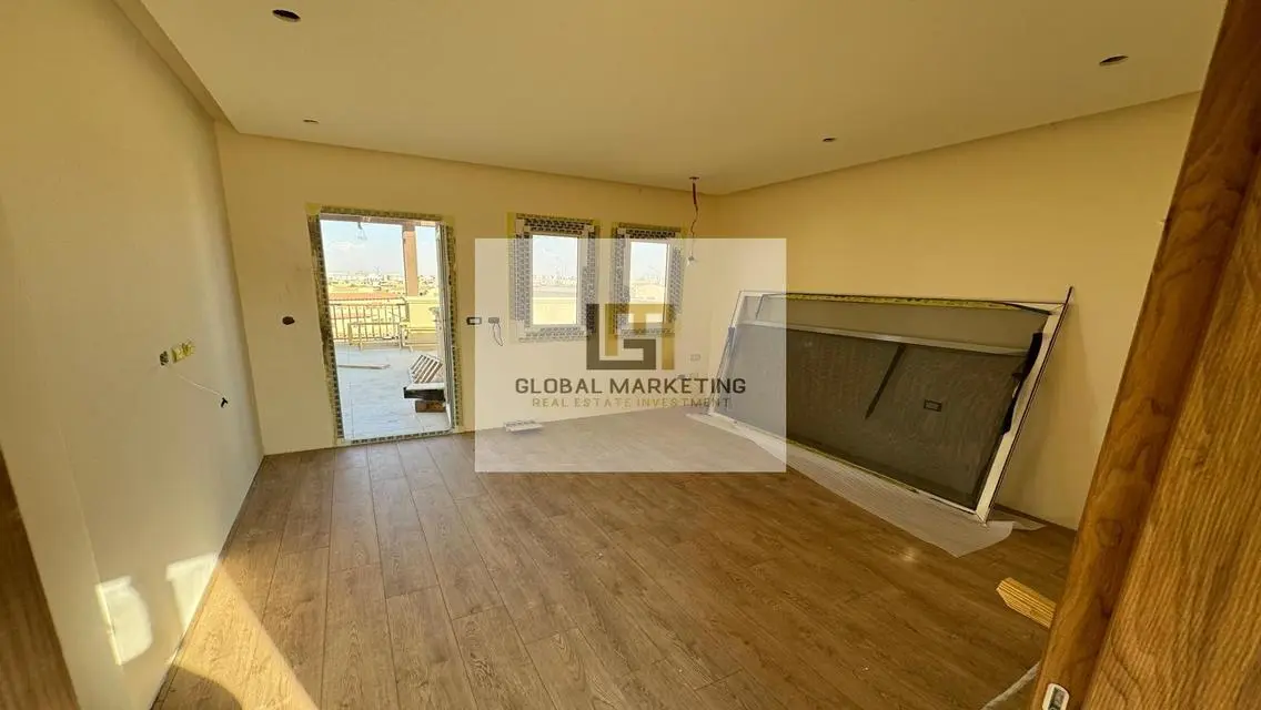 Luxury Apartment with Private Garden and Lake View