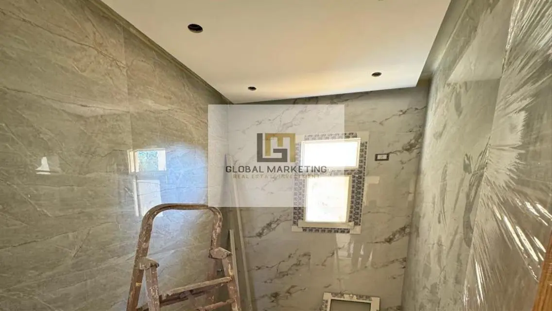 Luxury Apartment with Private Garden and Lake View