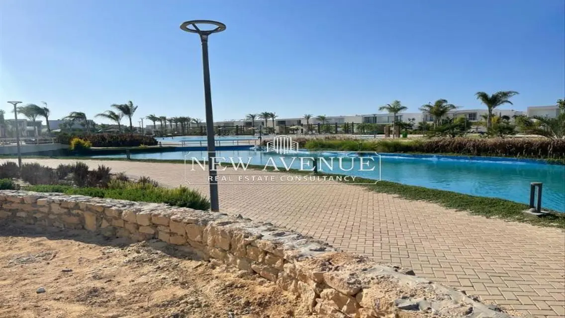 Villa for sale 3rd row on sea in Seashell
