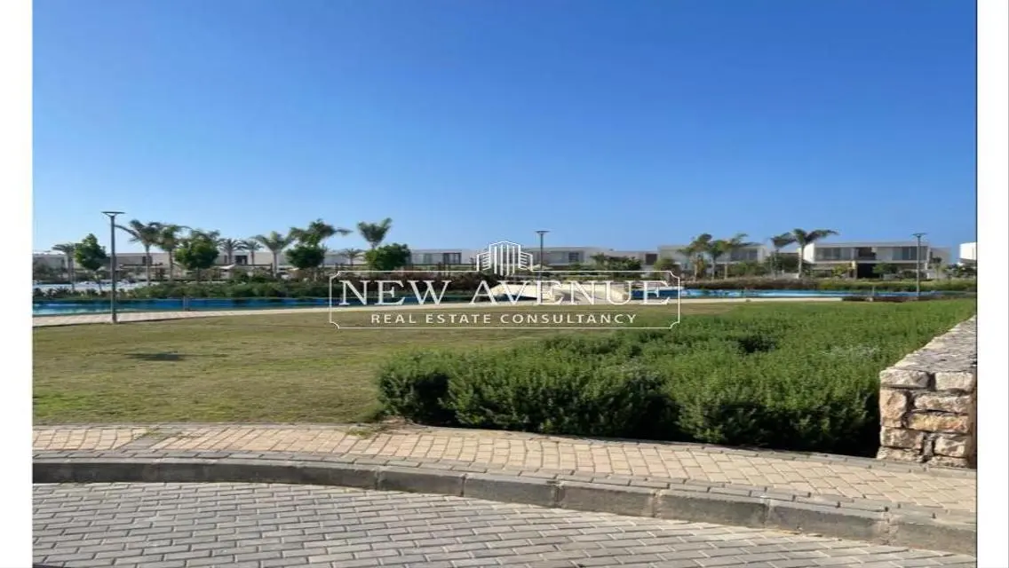 Villa for sale 3rd row on sea in Seashell