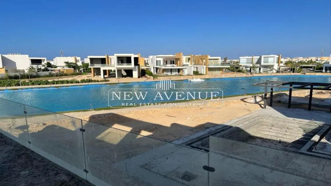 Villa for sale 3rd row on sea in Seashell
