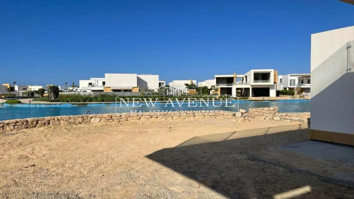 Villa for sale 3rd row on sea in Seashell