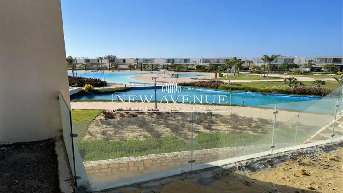 Villa for sale 3rd row on sea in Seashell