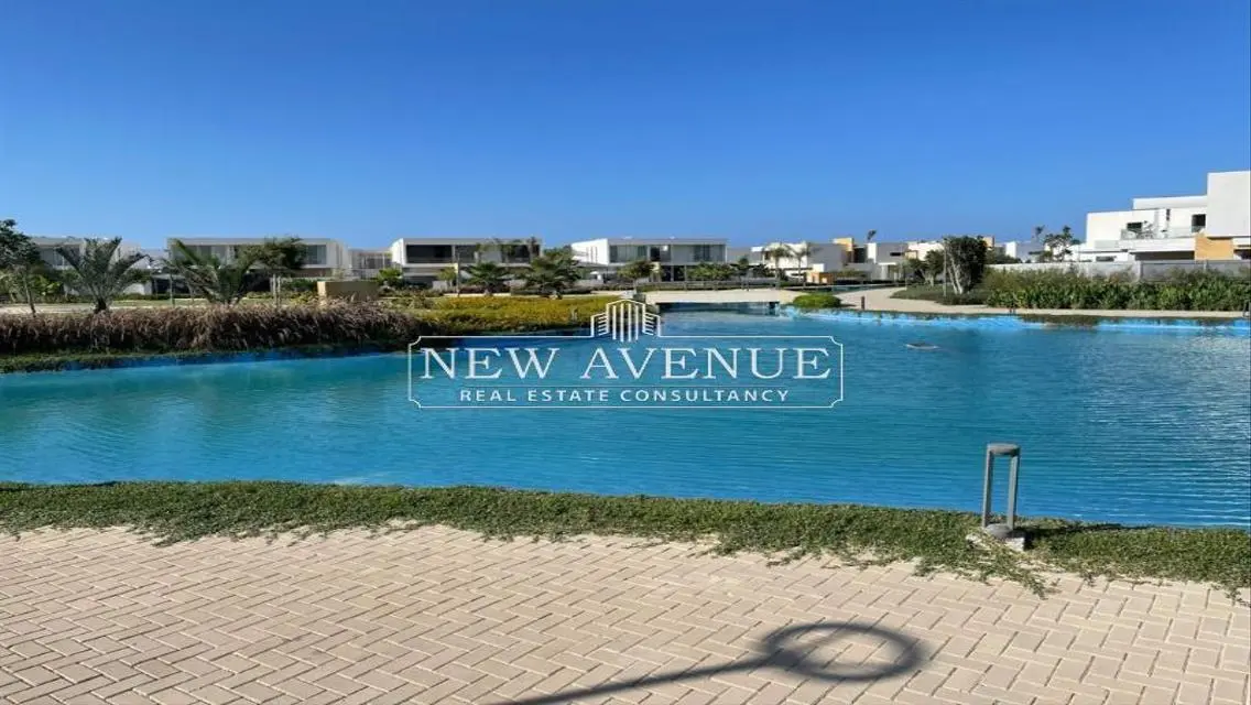 Villa for sale 3rd row on sea in Seashell