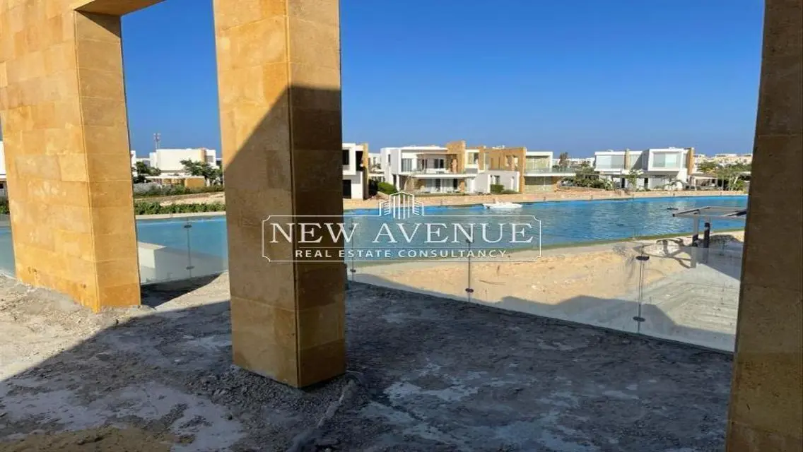 Villa for sale 3rd row on sea in Seashell