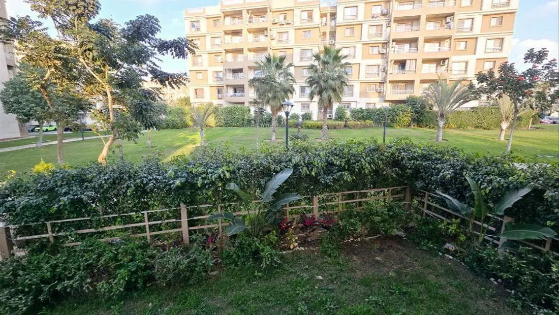 شقه مميزه للبيع في مدينتي بالفرش والاجهزه في B6