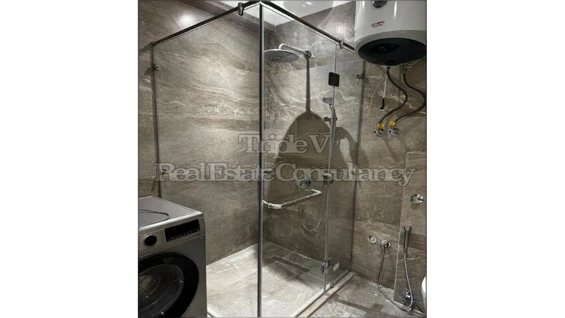 Ultra Super Lux With Kitchen, Appliances and Ac&#39;s