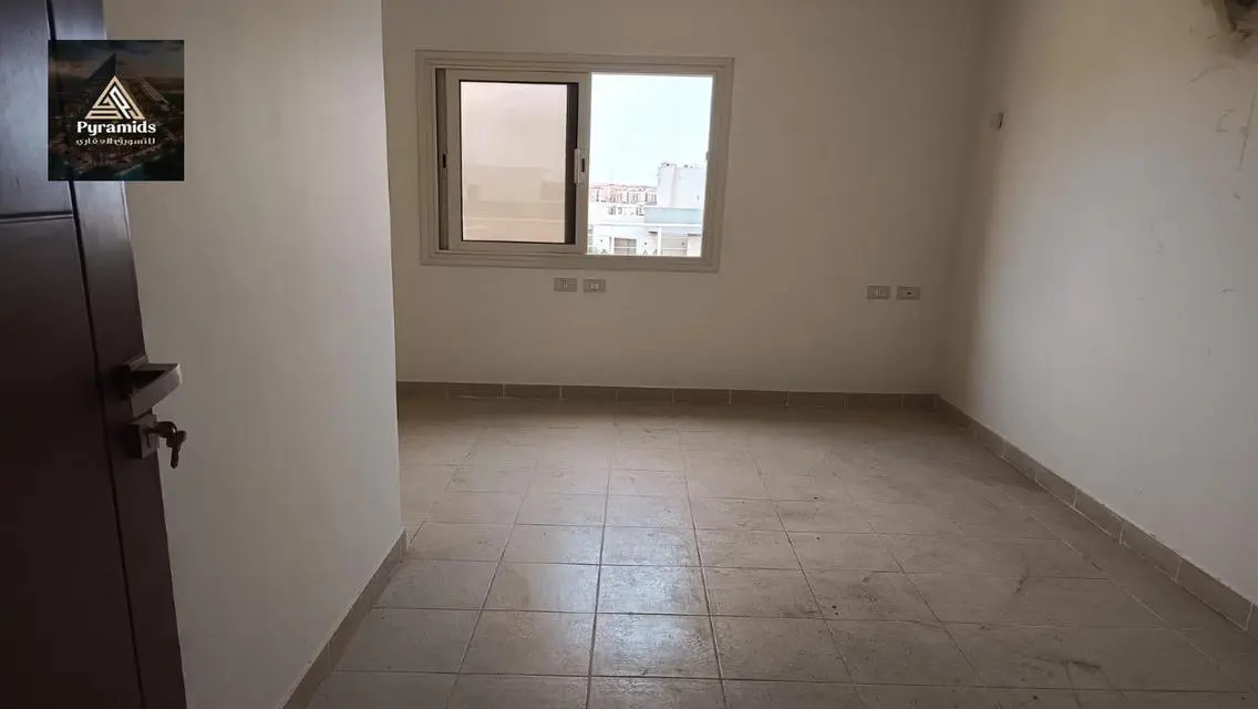 فيلا للايجار في جراند هايتس .