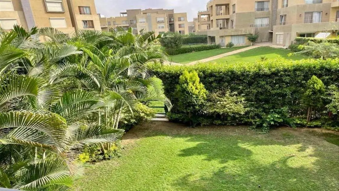 شقة بجاردن متشطبه بالكامل في بالم باركس للبيع