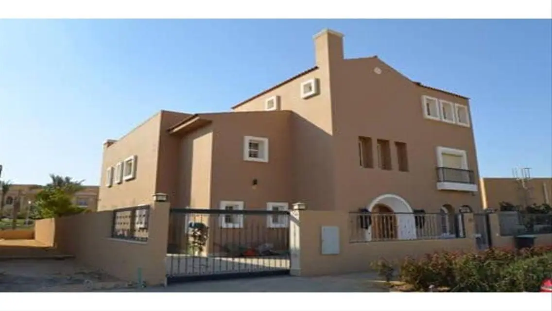 TownHouse ForSale at the lowest price in HYDE PARK