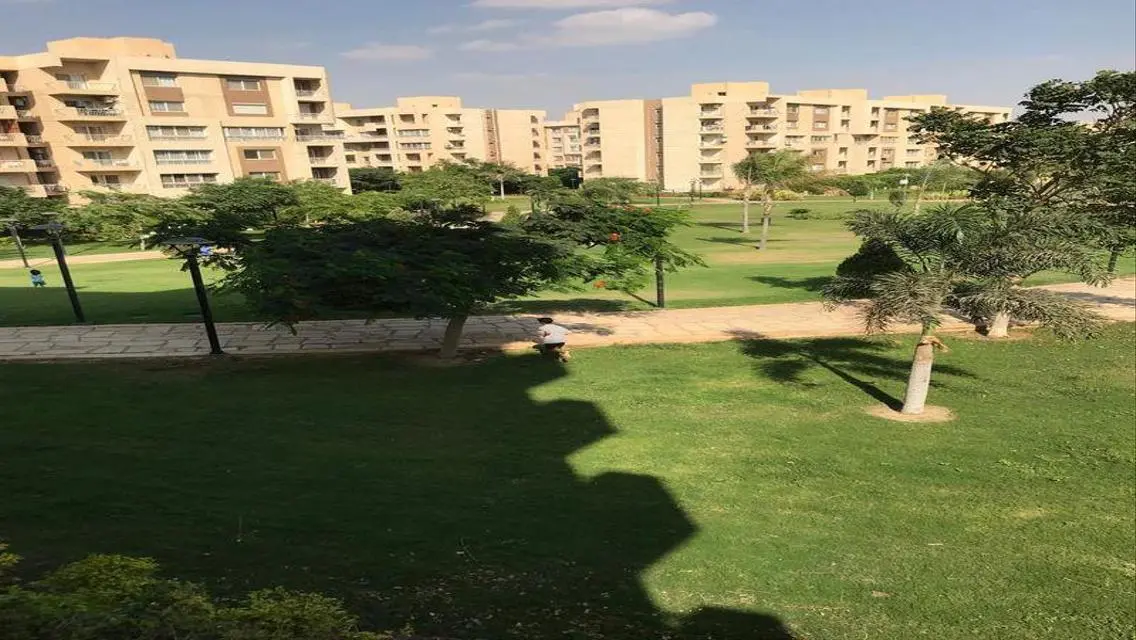 شقه لقطه للبيع كاش مدينتى B11 مساحة 200م وايد جارد