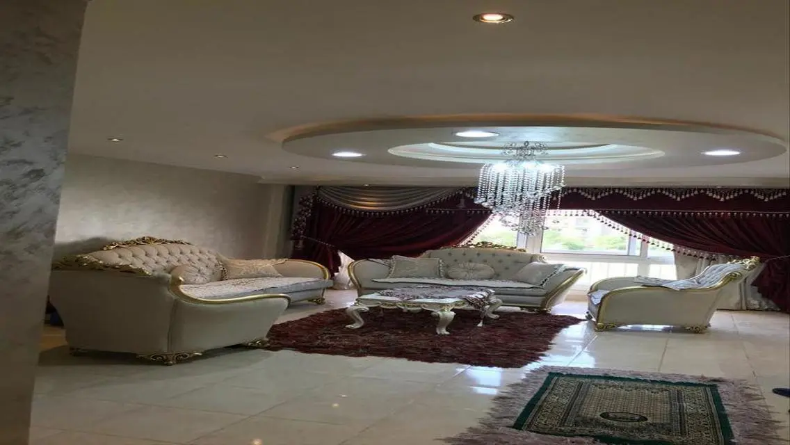شقه لقطه للبيع كاش مدينتى B11 مساحة 200م وايد جارد
