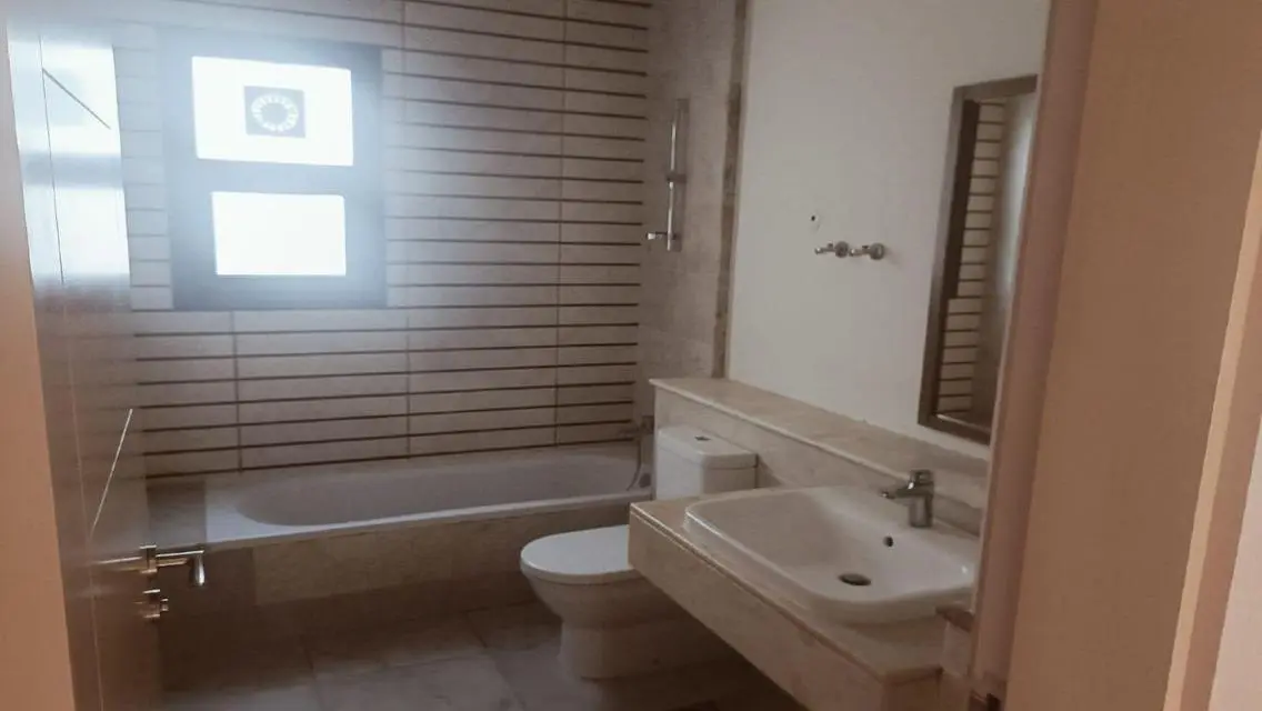 شقه للايجار بكمبوند ميڤيدا