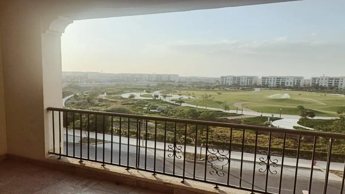 شقه للايجار بكمبوند ميڤيدا