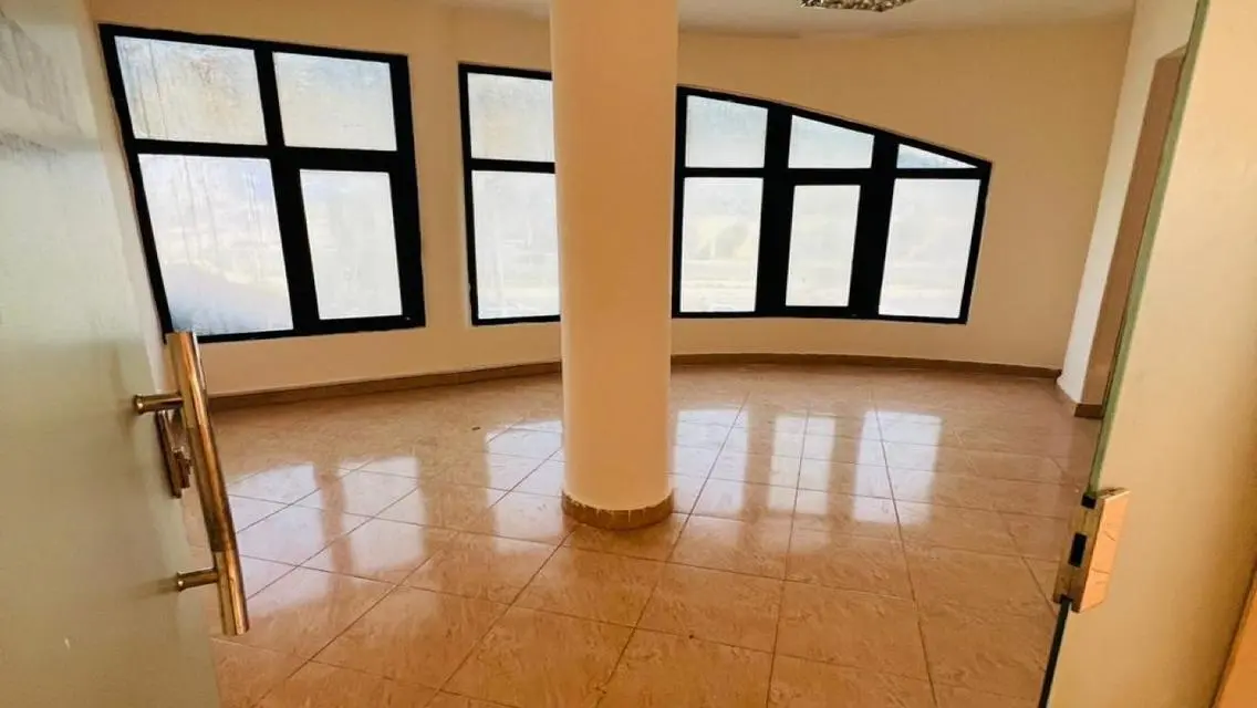 بسعر لا يعوض دوبلكس أمام نادي بتروسبورت للايجار