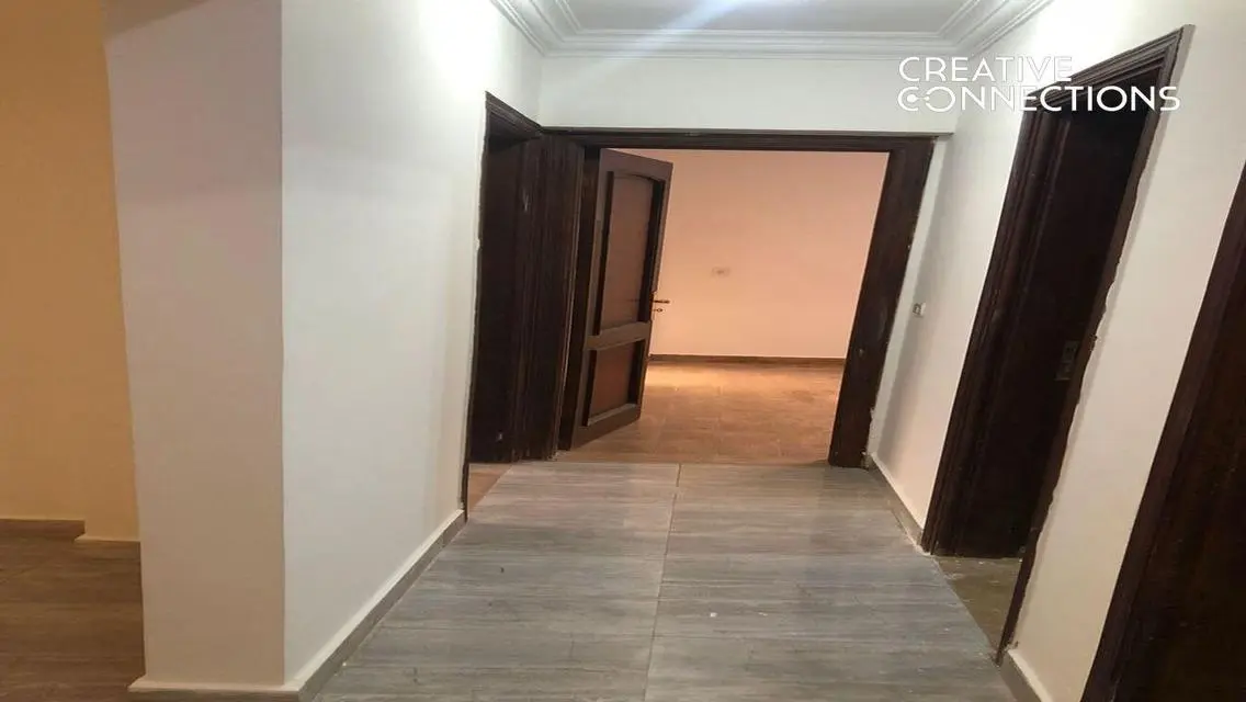 شقه لقطه للبيع في جنه زايد ١ متشطبه بالكامل