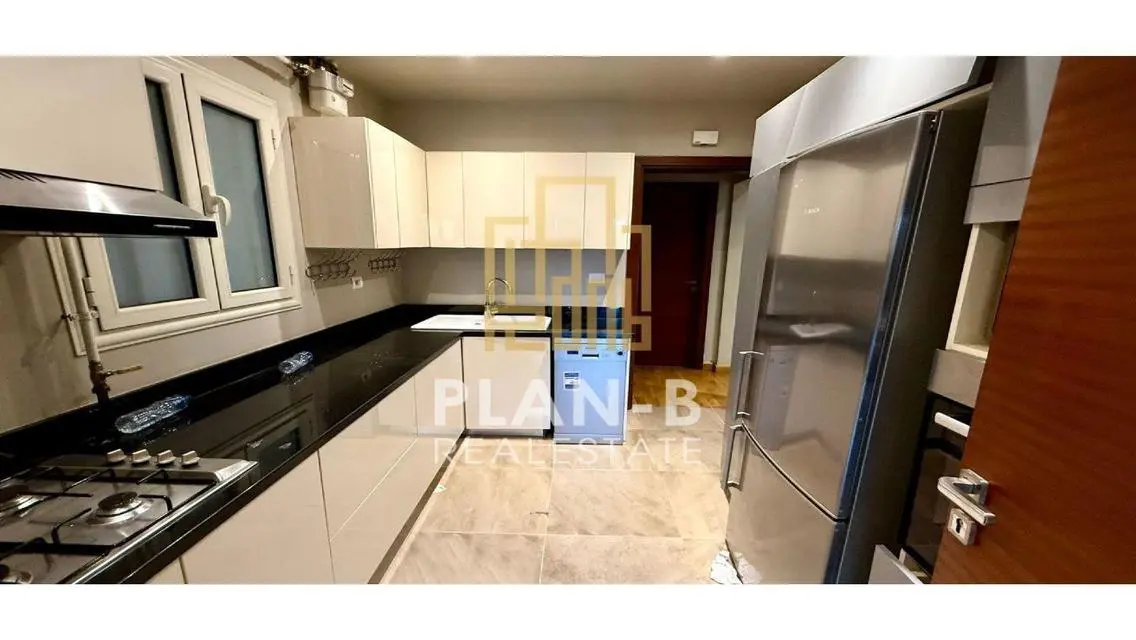 For rent, a ground floor apartment with a garden