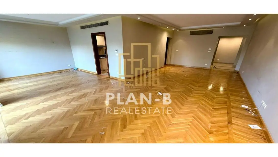 For rent, a ground floor apartment with a garden