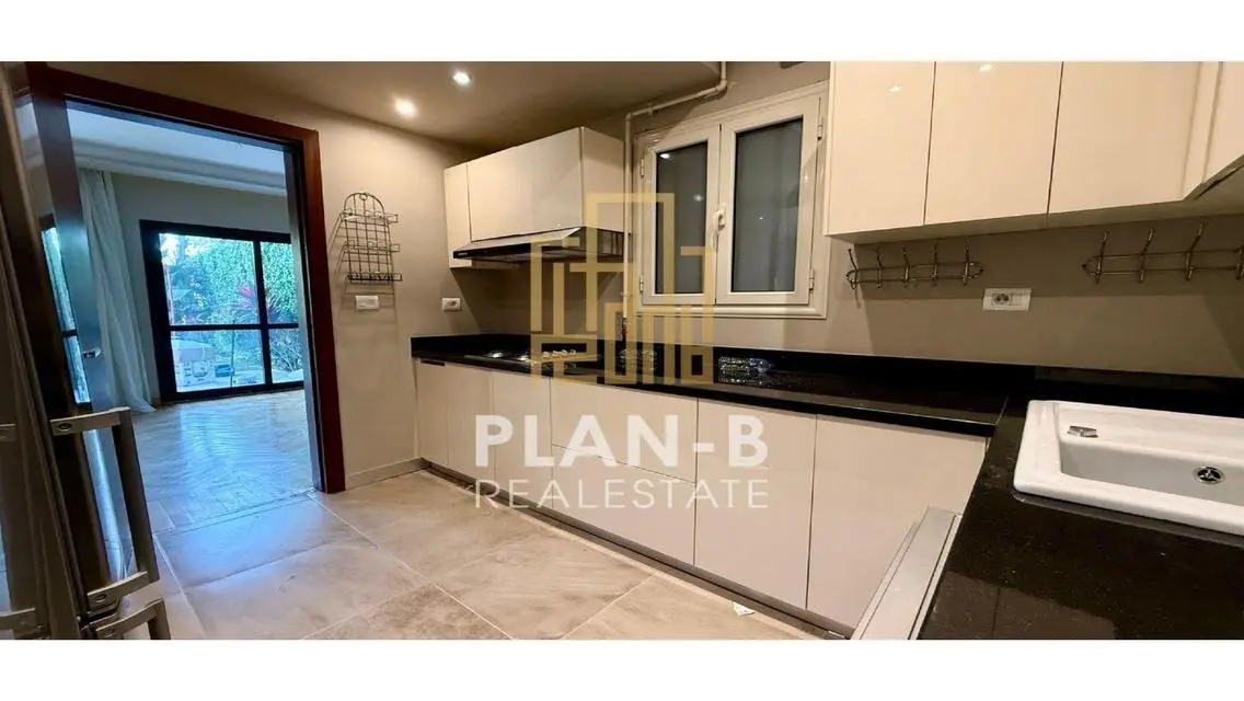 For rent, a ground floor apartment with a garden