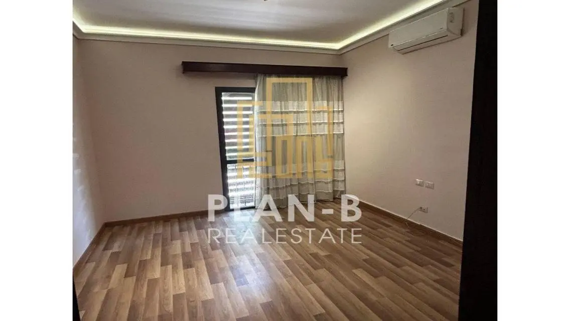 For rent ground floor apartment in Westown