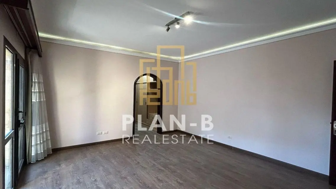 For rent ground floor apartment in Westown