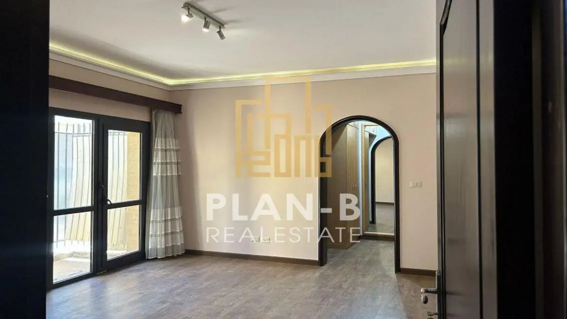 For rent ground floor apartment in Westown