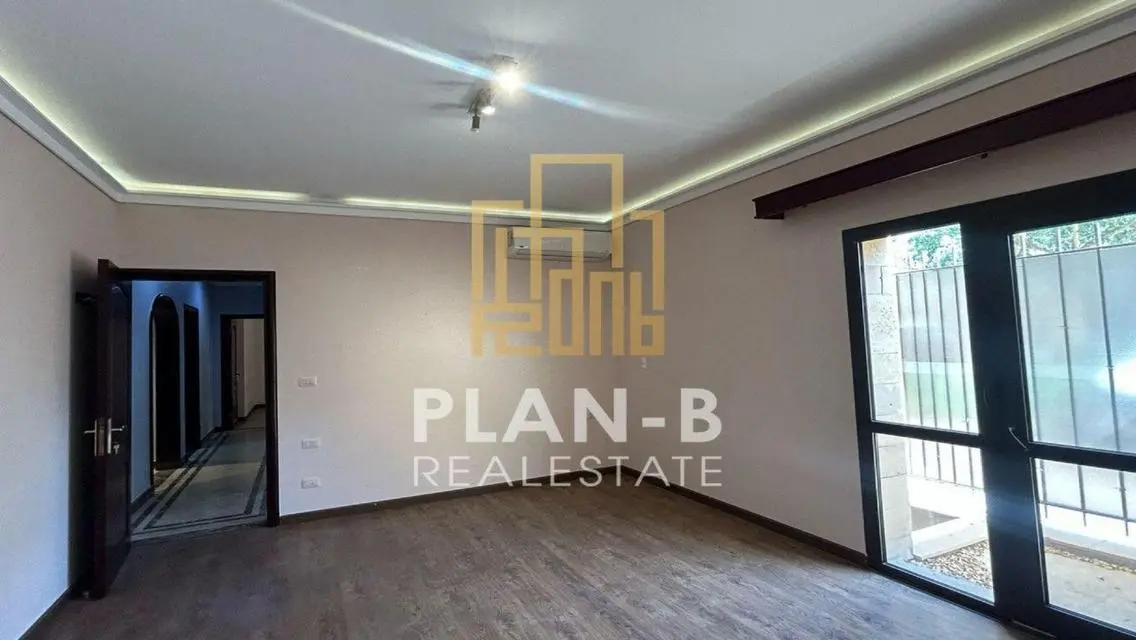 For rent ground floor apartment in Westown