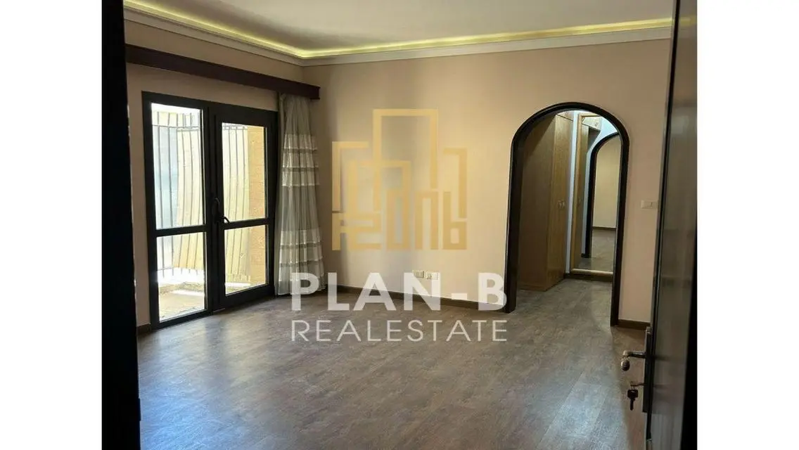 For rent ground floor apartment in Westown