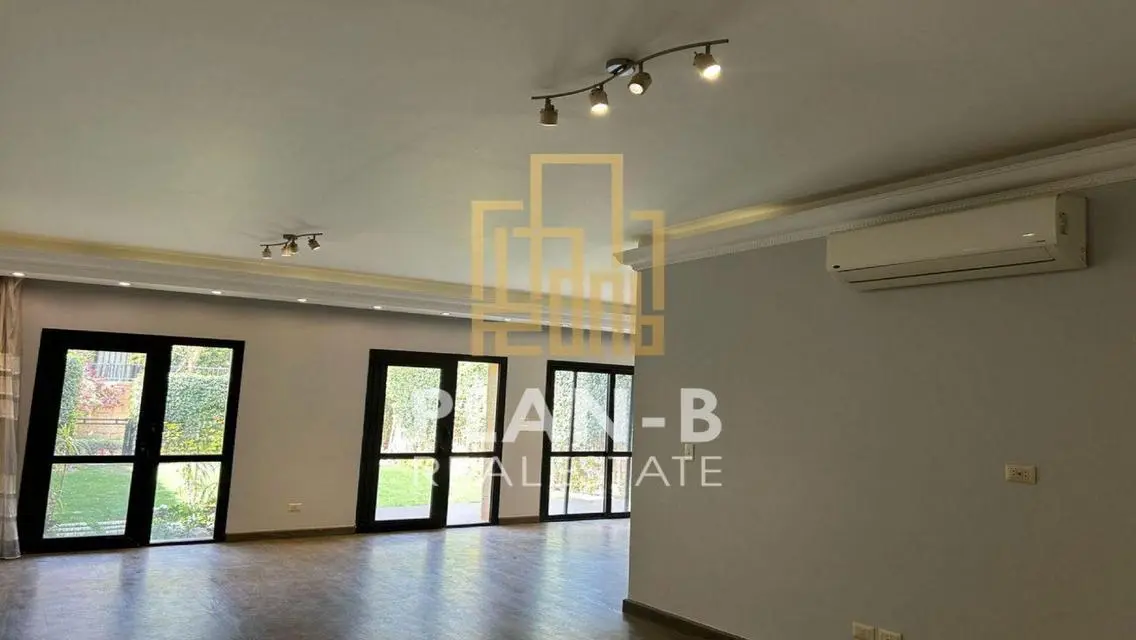 For rent ground floor apartment in Westown