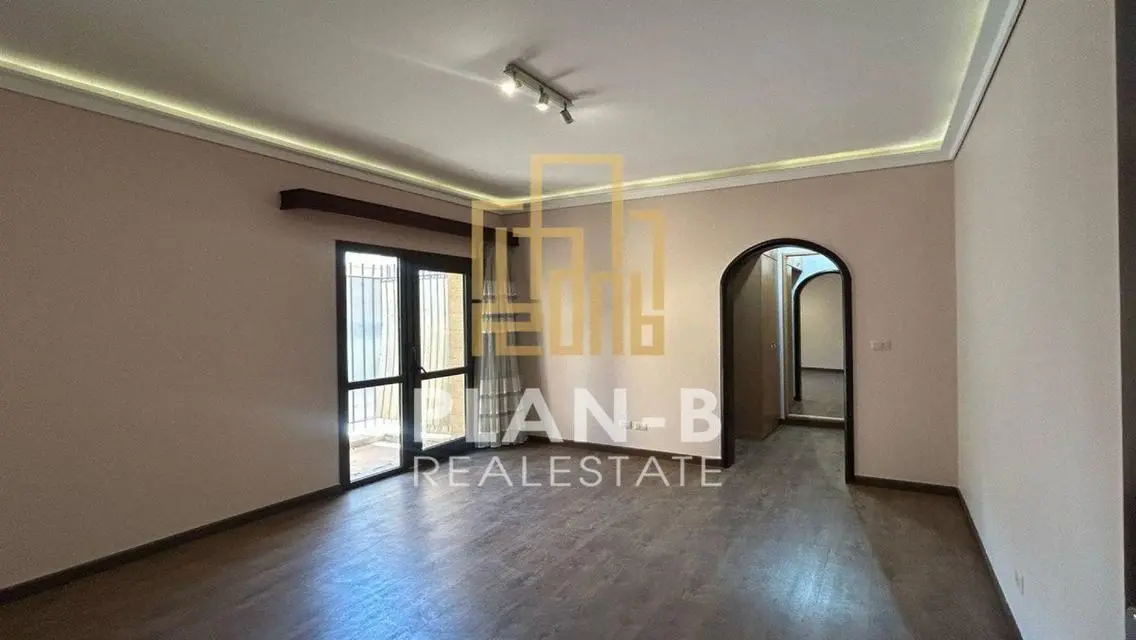 For rent ground floor apartment in Westown