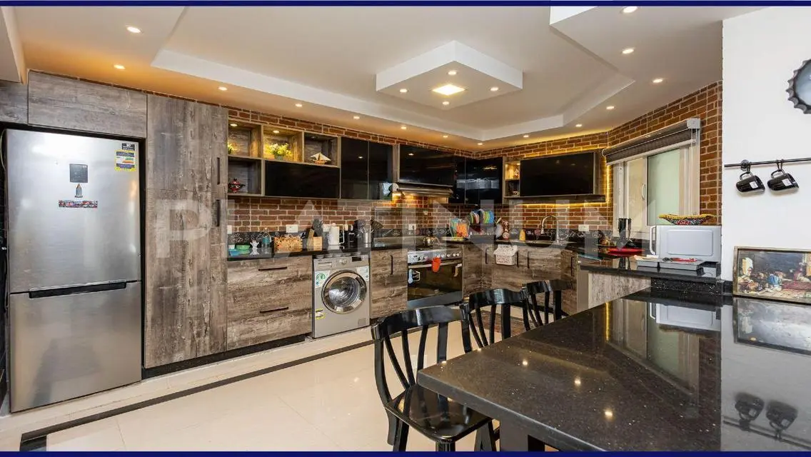 Luxurious Apartment in the Heart of the City, 220 sqm