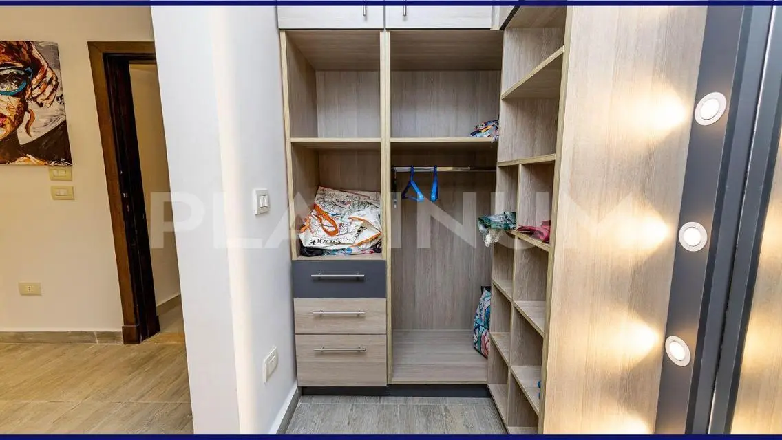 Luxurious Apartment in the Heart of the City, 220 sqm