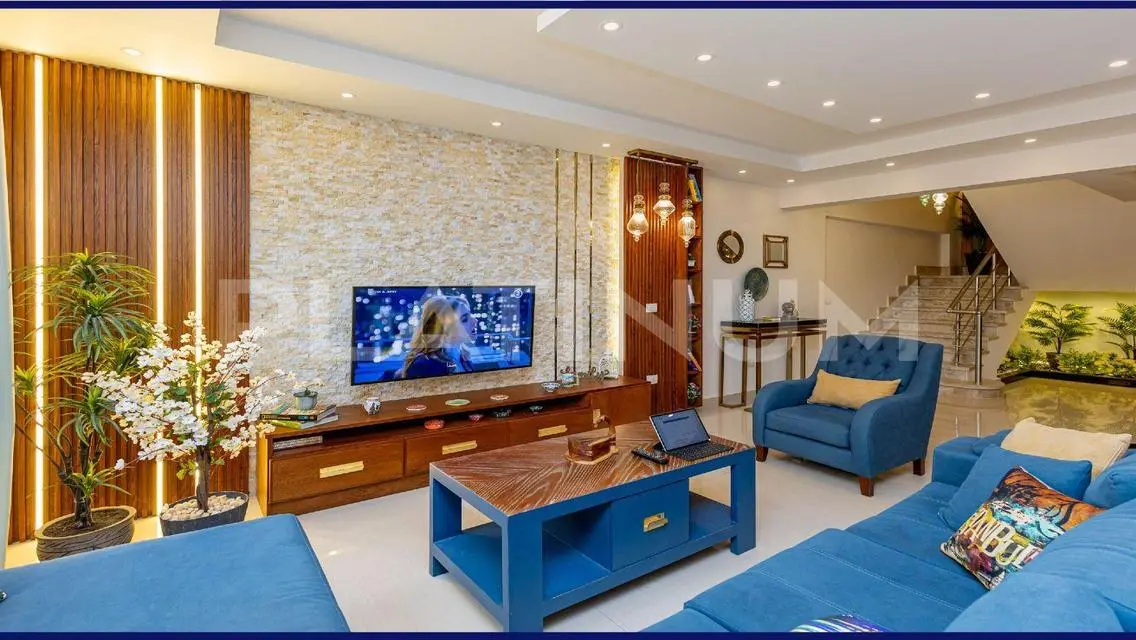 Luxurious Apartment in the Heart of the City, 220 sqm