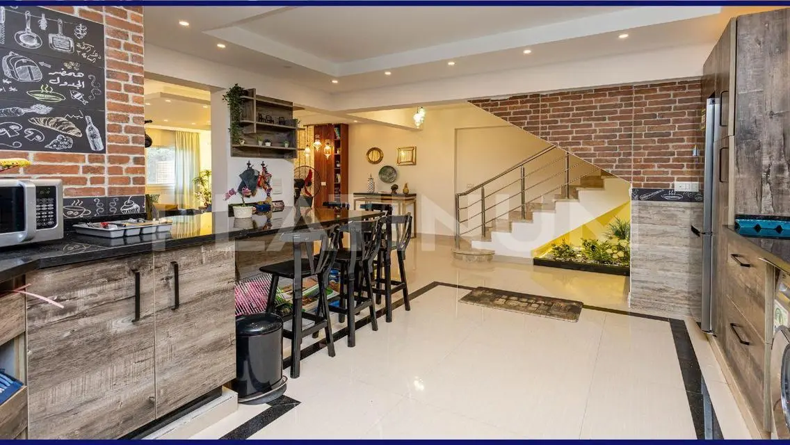 Luxurious Apartment in the Heart of the City, 220 sqm