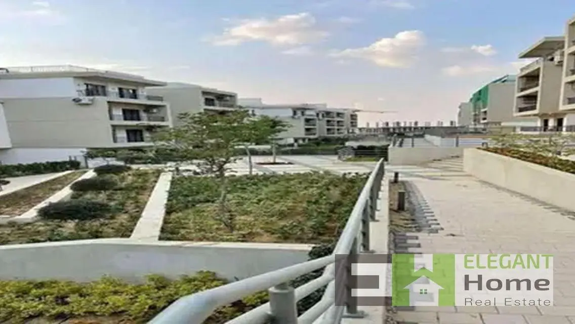 Luxury town house - best location in Fifth square