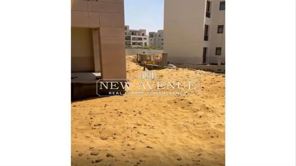 شقة دور ارضي للبيع في كمبوند ديستريكت 5 افضل موقع